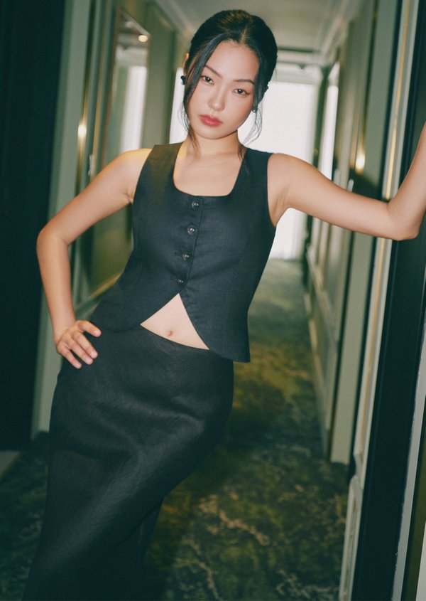 はむ　rosymonster  tops Mugler Mesh Crop Top in Magenta | FWRD