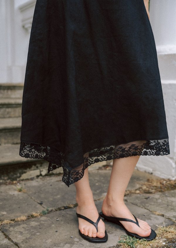 Cloudlight Midi Skirt - Black