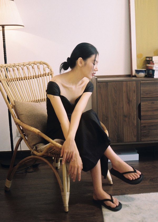 Joanne Midi Dress - Black